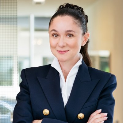 Miriam Schnyder: Transforming Art with Emotion & Glass